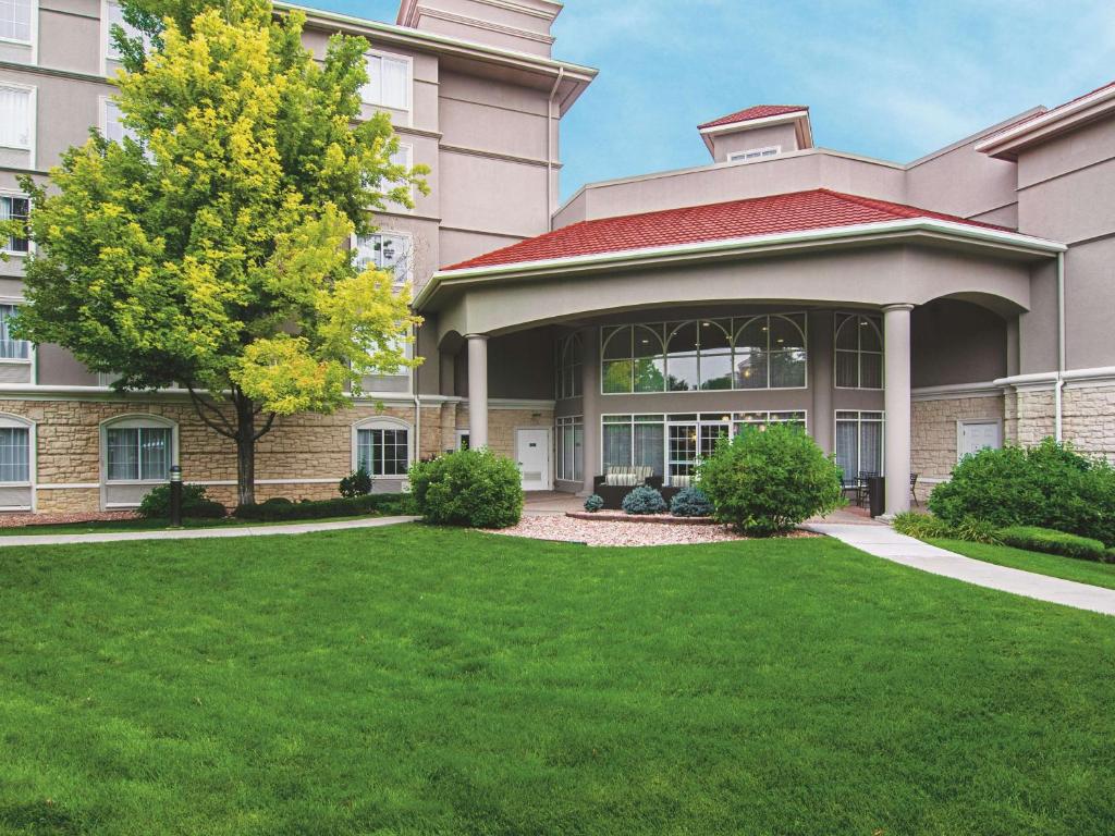 La Quinta Inn & Suites Denver Airport DIA Hero Image