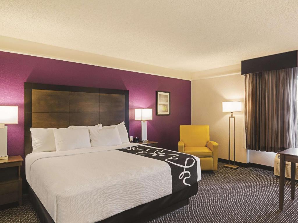 La Quinta Inn & Suites Denver Airport DIA Bedroom with yellow chair