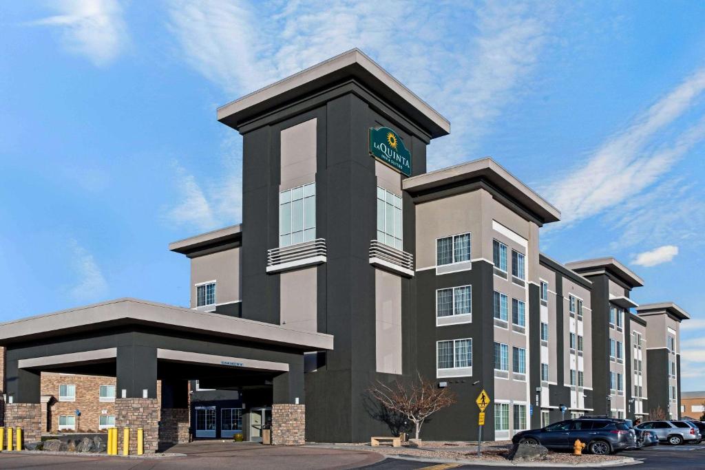 La Quinta by Wyndham Denver Gateway Park Hero Image