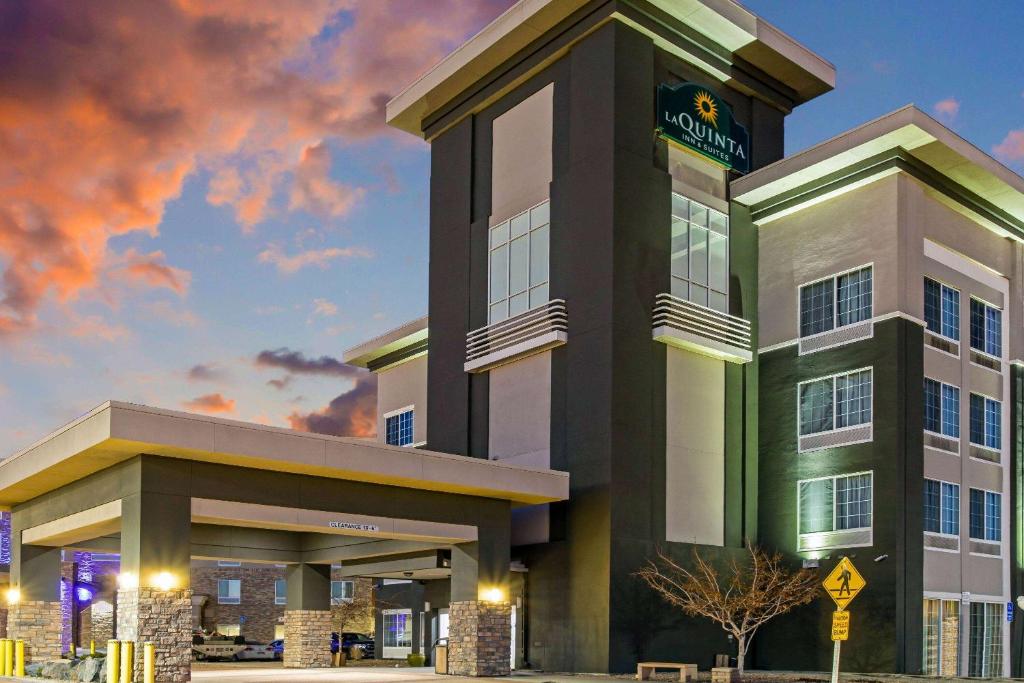 La Quinta by Wyndham Denver Gateway Park Evening hotel