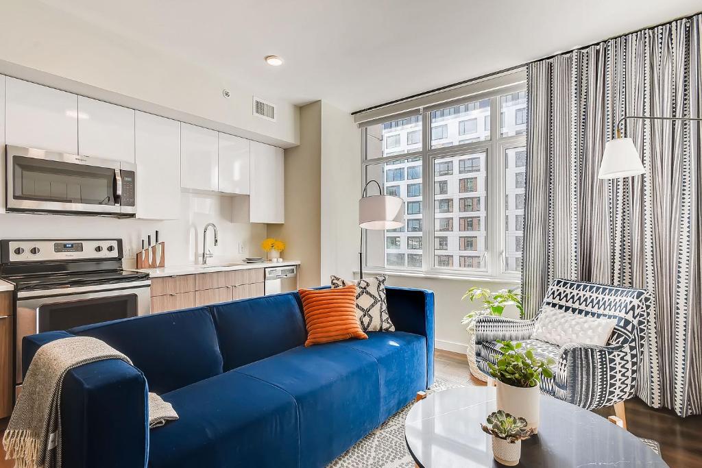 Sentral Union roomwith blue sofa