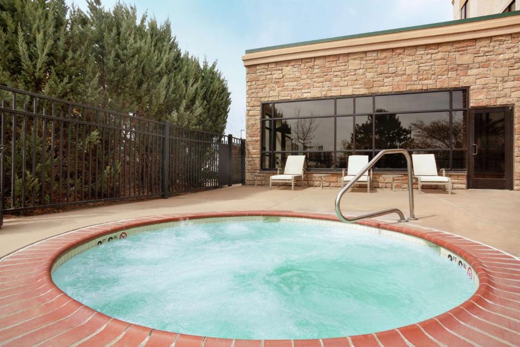 Embassy Suites by Hilton Denver International Airport outdoor jacuzzi