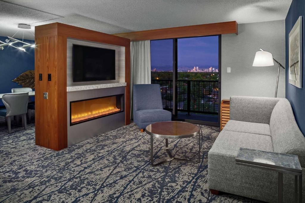 DoubleTree by Hilton Hotel Room with sofa and TV