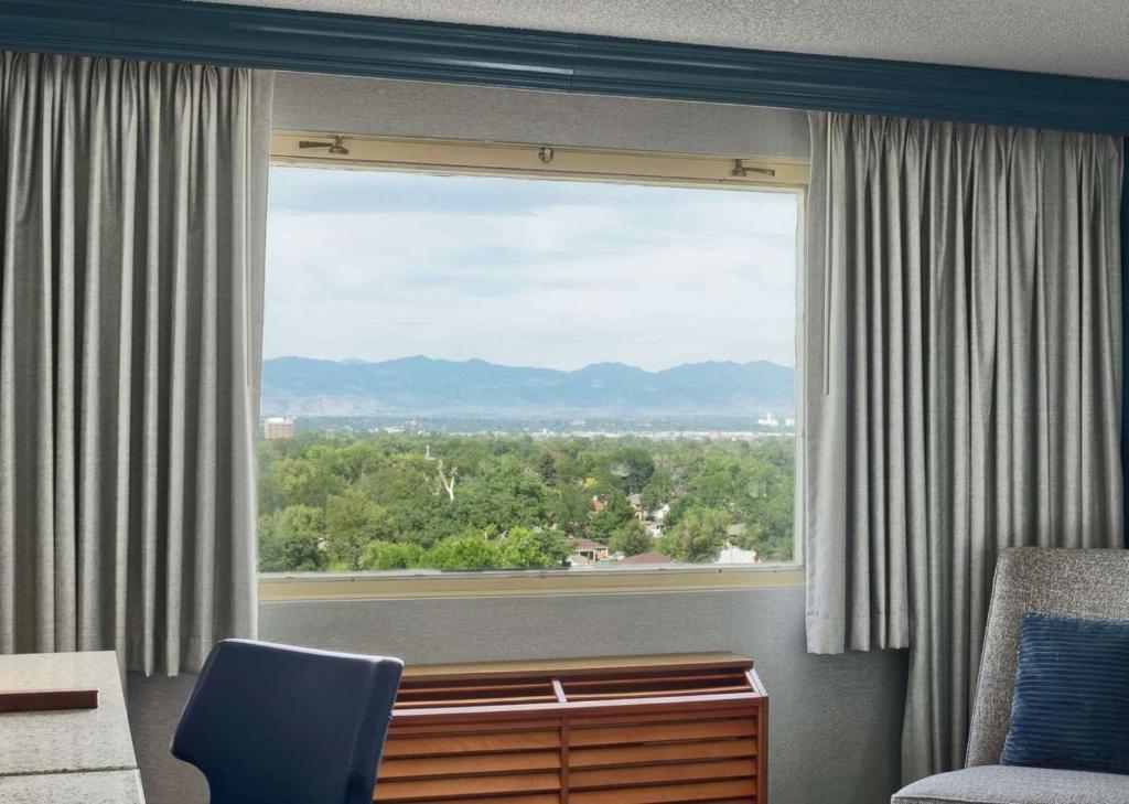 DoubleTree by Hilton Hotel View from the window to the mountains